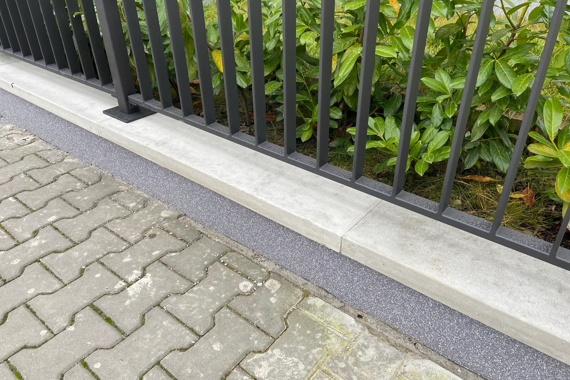 Betonové plotové stříšky